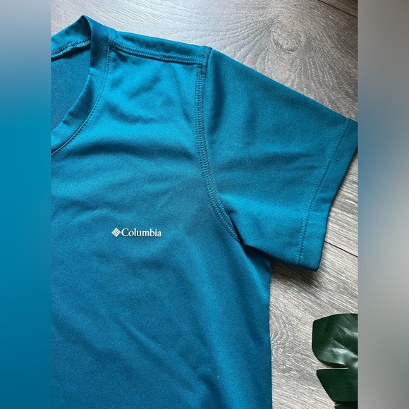 Columbia Omni wick top in teal blue. Size XS - Picture 2 of 7